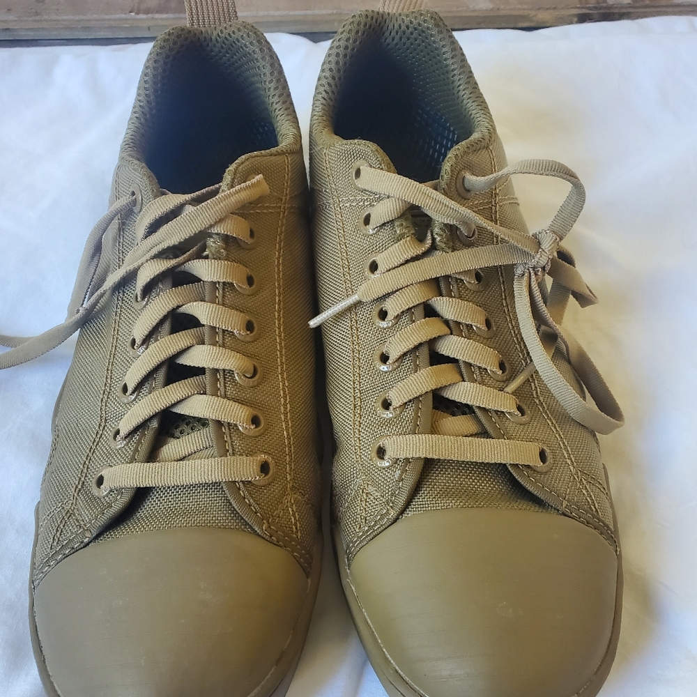 Altama OTB Maritime Assault Boots Lo-top sz 8, Coyote